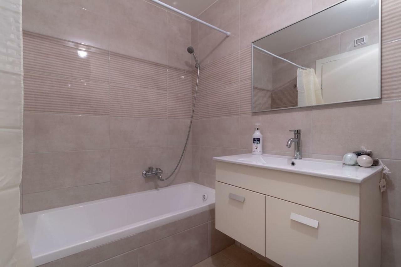 Modern Flat On Best Location In Town Baitulmaqdis Luaran gambar