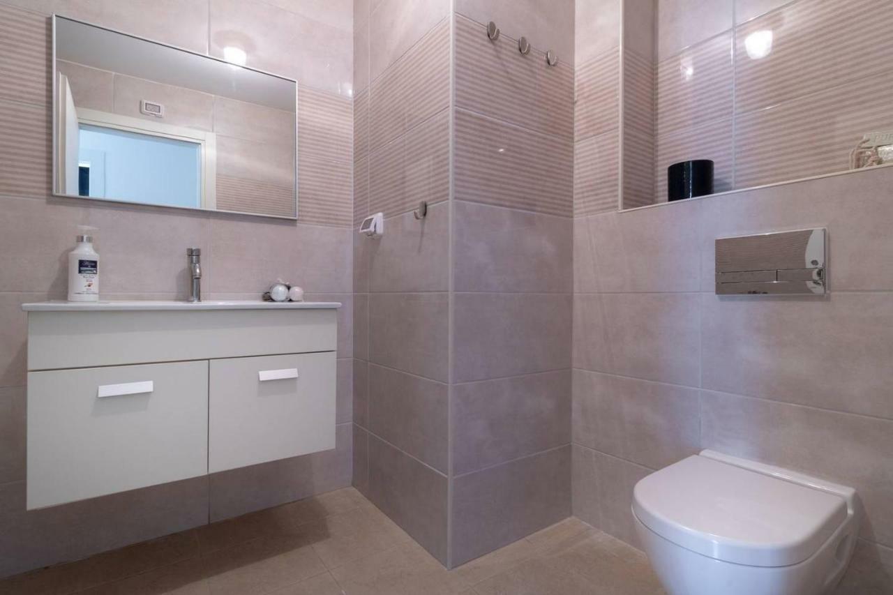 Modern Flat On Best Location In Town Baitulmaqdis Luaran gambar